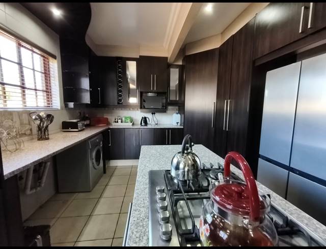 3 BEDROOM HOUSE TO LET IN UNITAS PARK